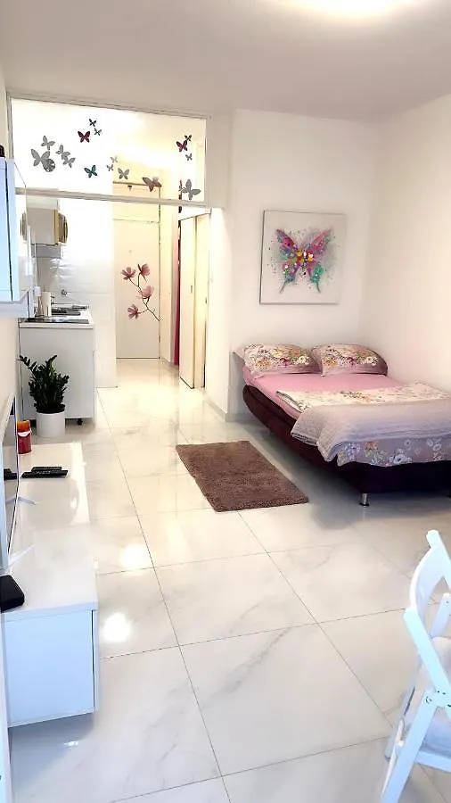 Cute Studio-Great Location Zadar Apartment